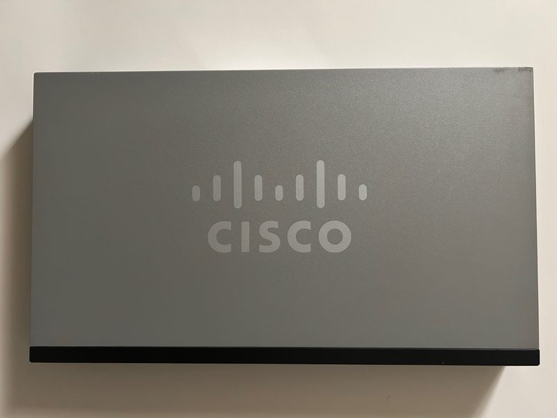 Коммутатор Cisco SF300-24