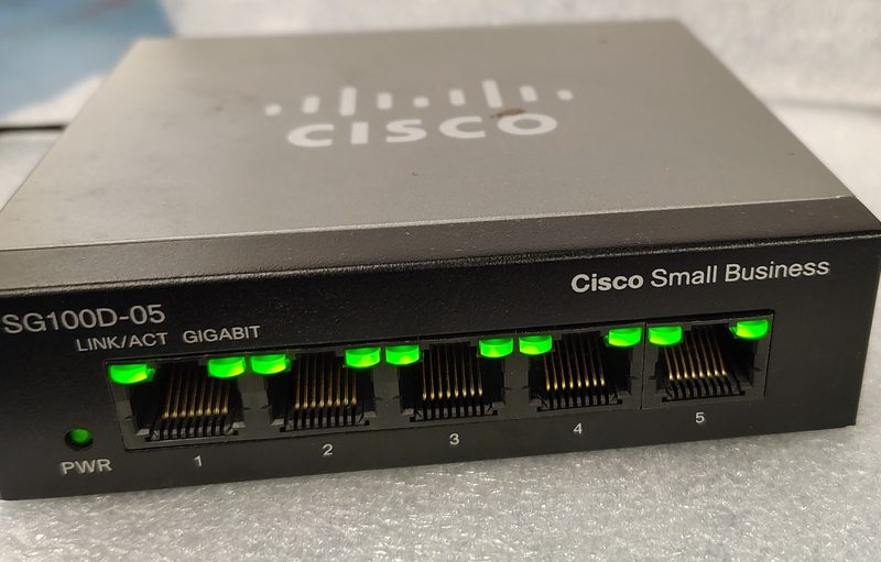 Коммутатор Cisco SG100D-05
