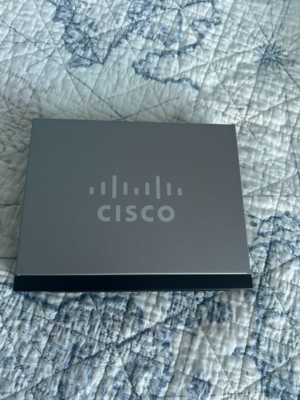 Коммутатор Cisco SG100D-08P