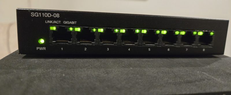 Коммутатор Cisco SG110D-08