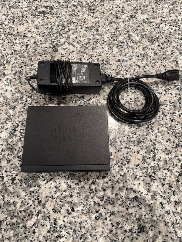 Коммутатор Cisco SG110D-08HP