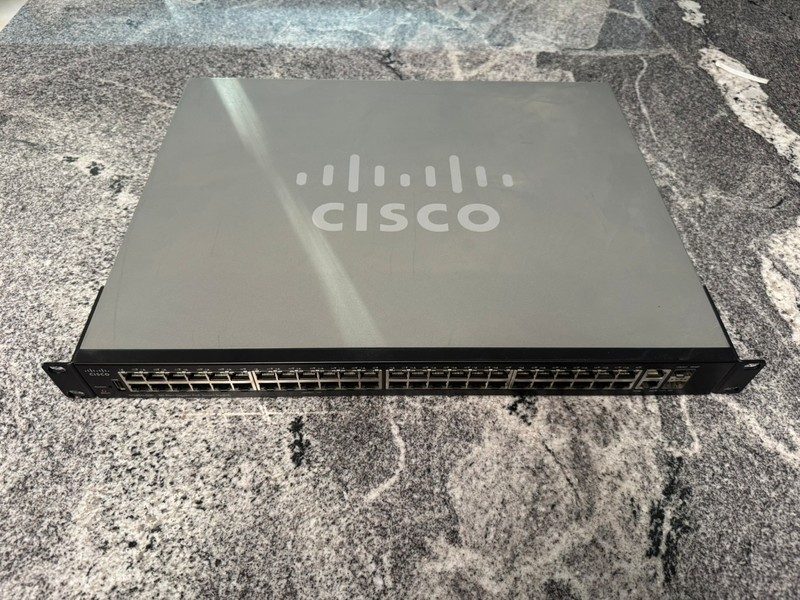 Коммутатор Cisco SG250-50P
