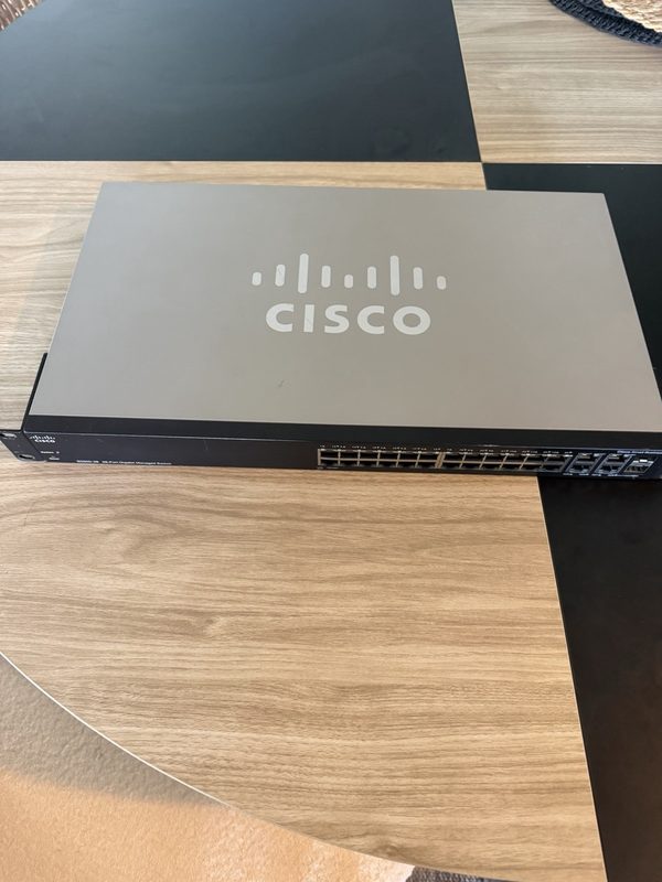Коммутатор Cisco SG300-28