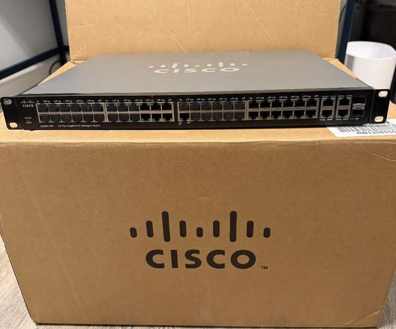 Коммутатор Cisco SG300-52P-K9