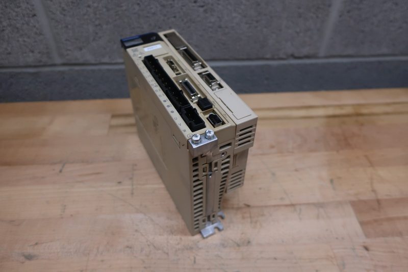 Сервопривод Yaskawa SGD7S-1R6AE0A