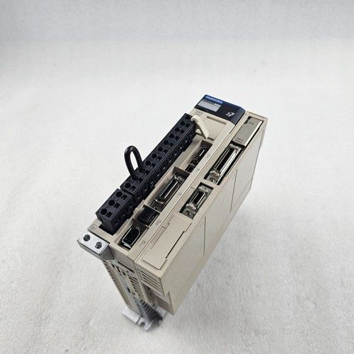 Сервопривод Yaskawa SGD7S-2R8AE0A