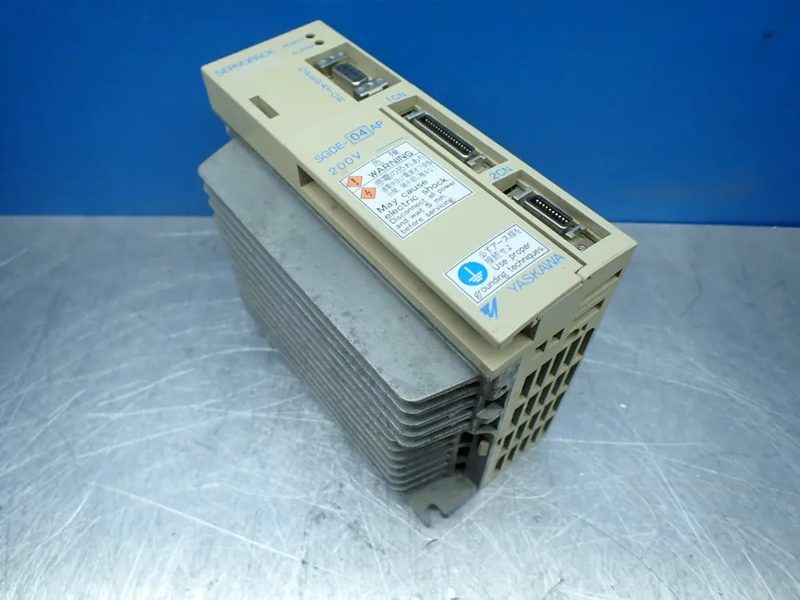 Сервопривод Yaskawa SGDA-04AP