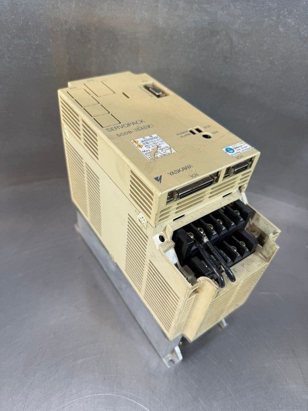 Сервопривод Yaskawa SGDB-15ADP