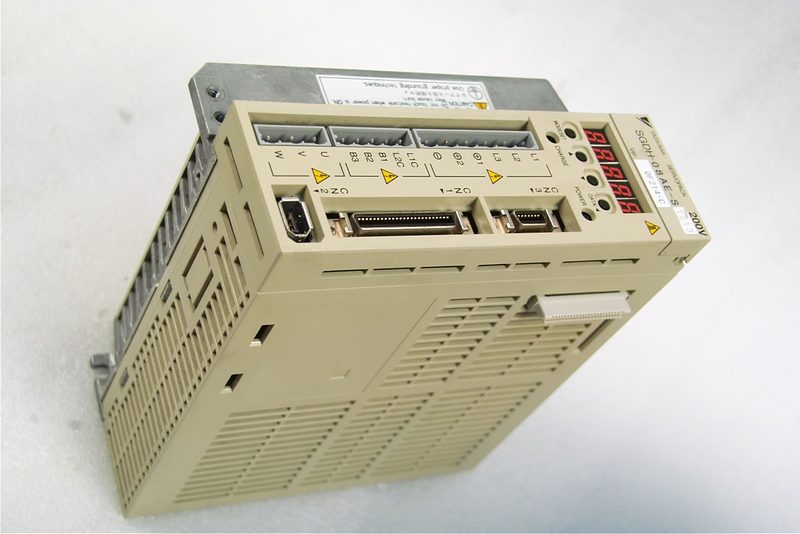 Сервопривод Yaskawa SGDH-08AE-SY213