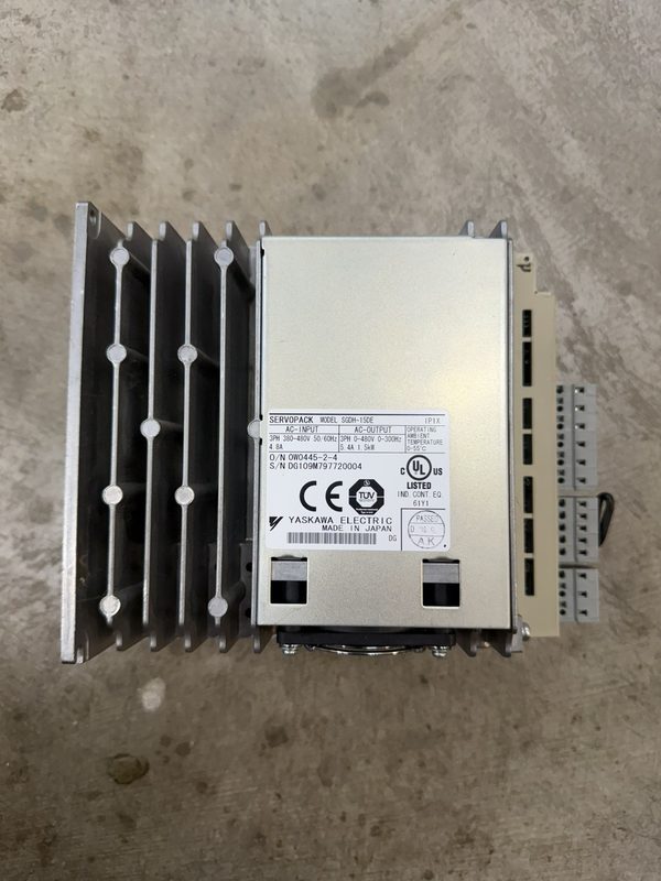 Сервопривод Yaskawa SGDH-15DE