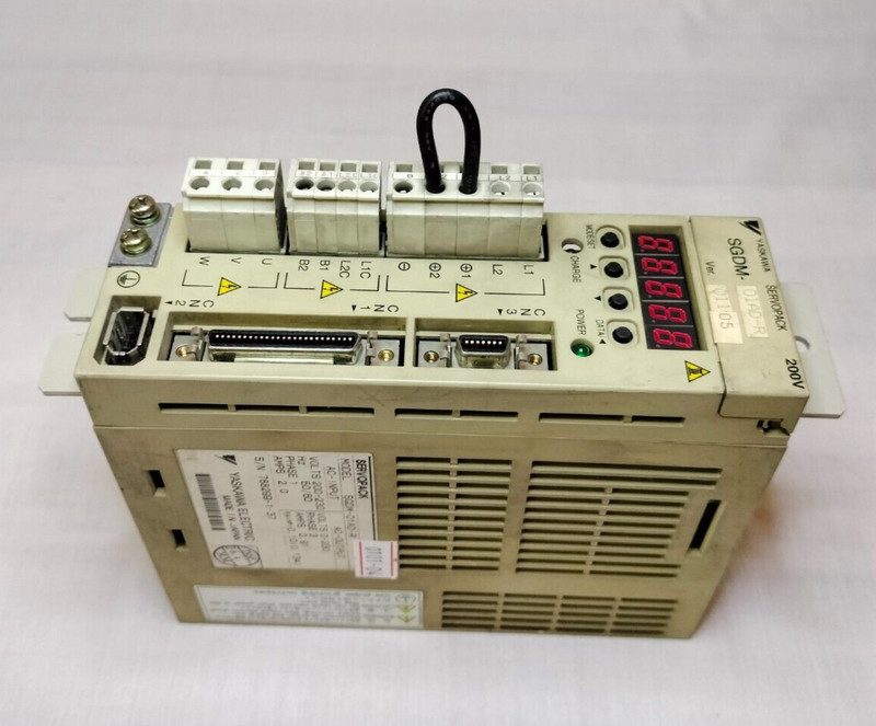 Сервопривод Yaskawa SGDM-01AD-R