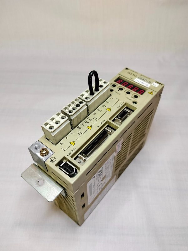 Сервопривод Yaskawa SGDM-02AD-RY1