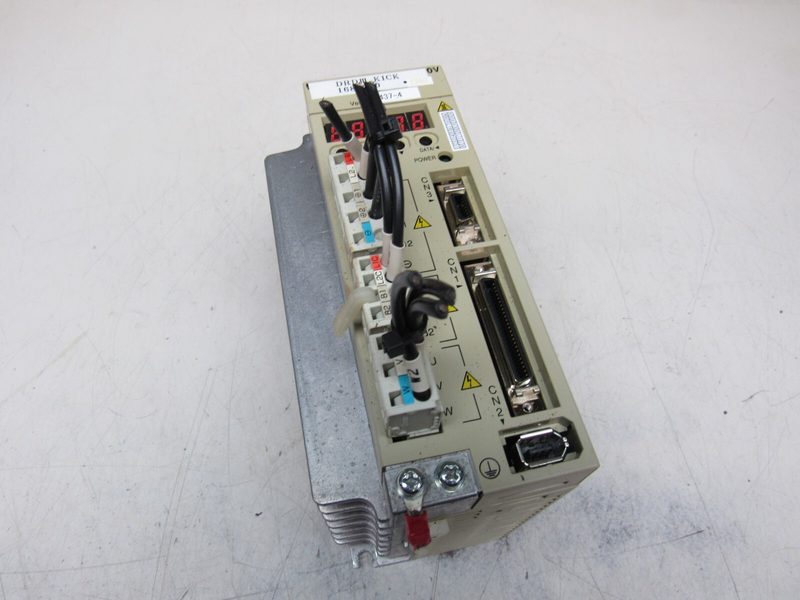 Сервопривод Yaskawa SGDM-04ADAY360