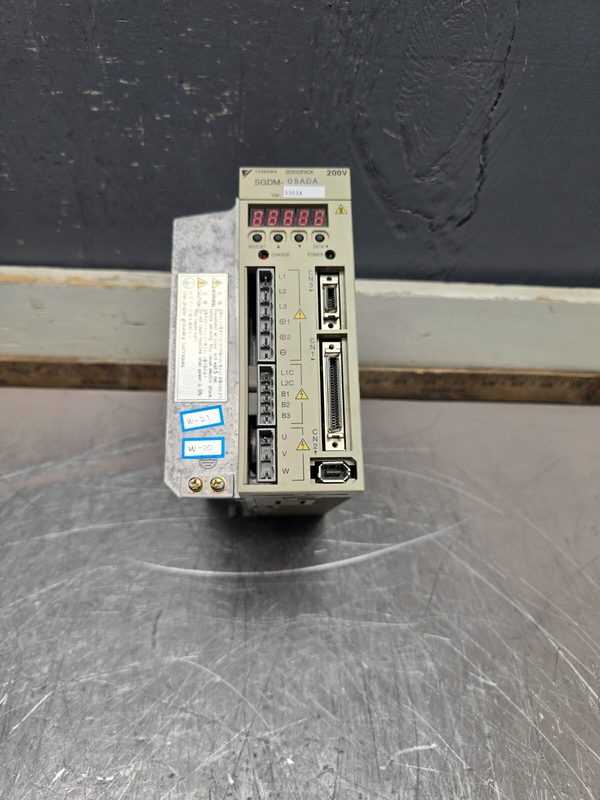 Сервопривод Yaskawa SGDM-05ADA