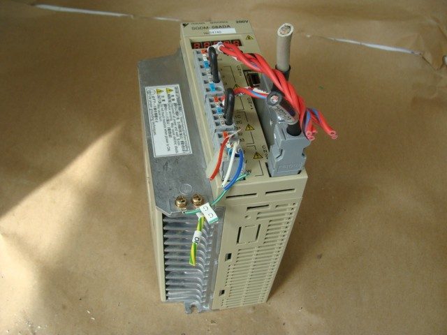 Сервопривод Yaskawa SGDM-08ADA