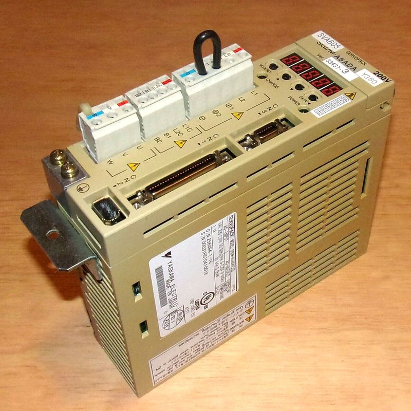 Серводвигатель Yaskawa SGDM-A5ADA