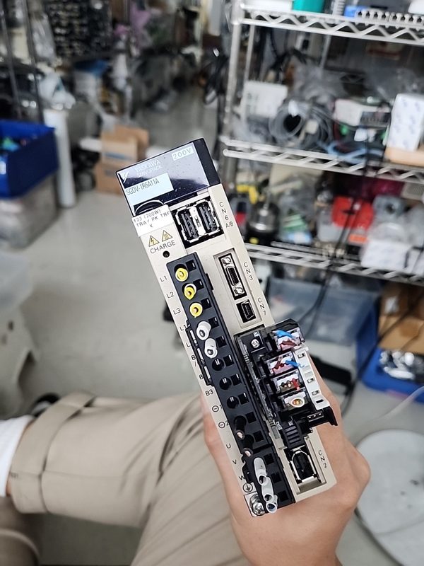 Сервопривод Yaskawa SGDV-1R6A11A