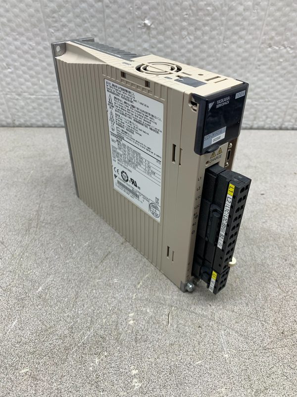 Сервопривод Yaskawa SGDV-2R1F01A002000