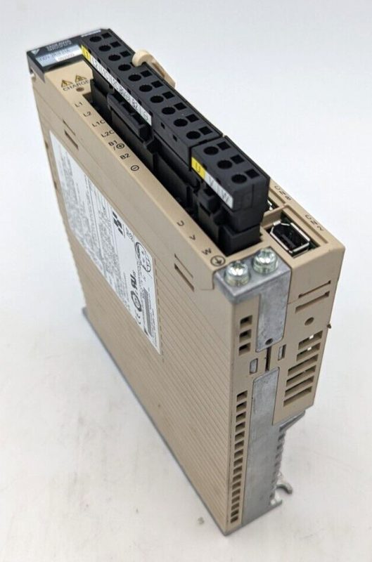 Сервопривод Yaskawa SGDV-2R1F21A002000