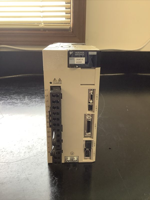 Сервопривод Yaskawa SGDV-3R8AE1A