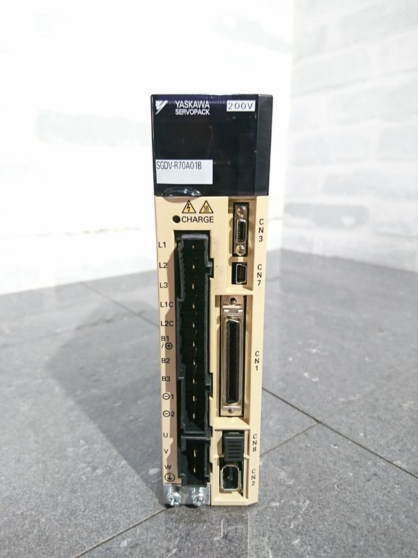 Сервопривод Yaskawa SGDV-R70A01B