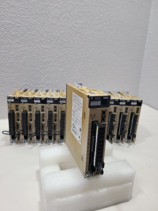 Сервопривод Yaskawa SGDV-R70A21B