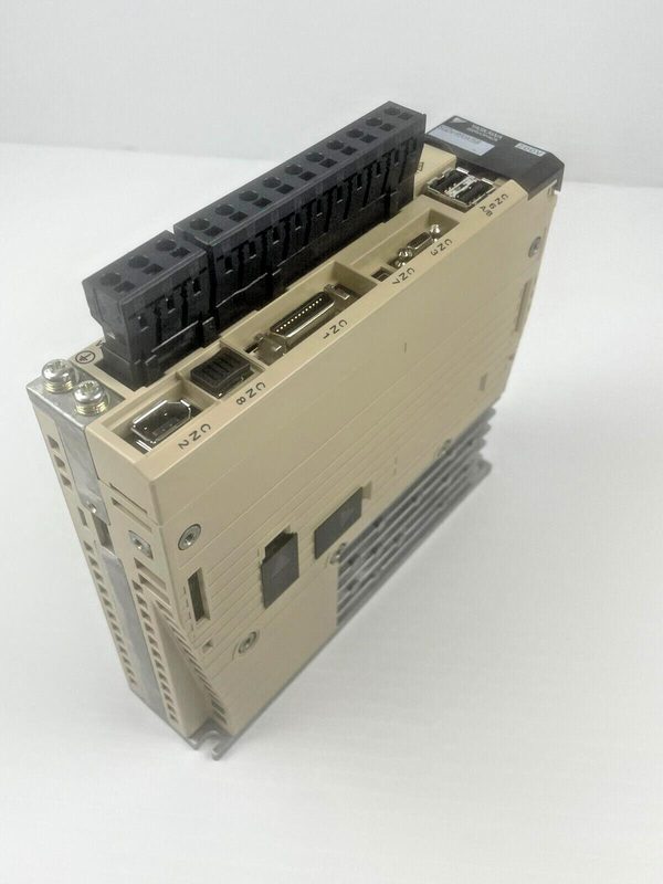 Сервопривод Yaskawa SGDV-R90A15B
