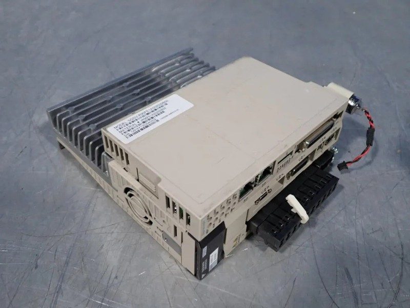 Сервопривод Yaskawa SGDV-R90FE1A002000