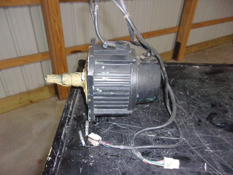 Серводвигатель Yaskawa SGMDH-06A2A-YR12