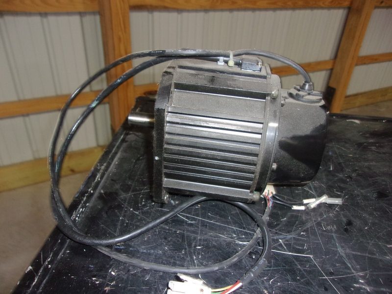 Серводвигатель Yaskawa SGMDH-12A2A-YR13