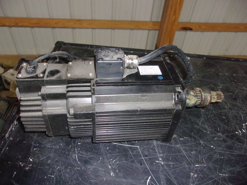 Серводвигатель Yaskawa SGMGH-13A2A-YR23
