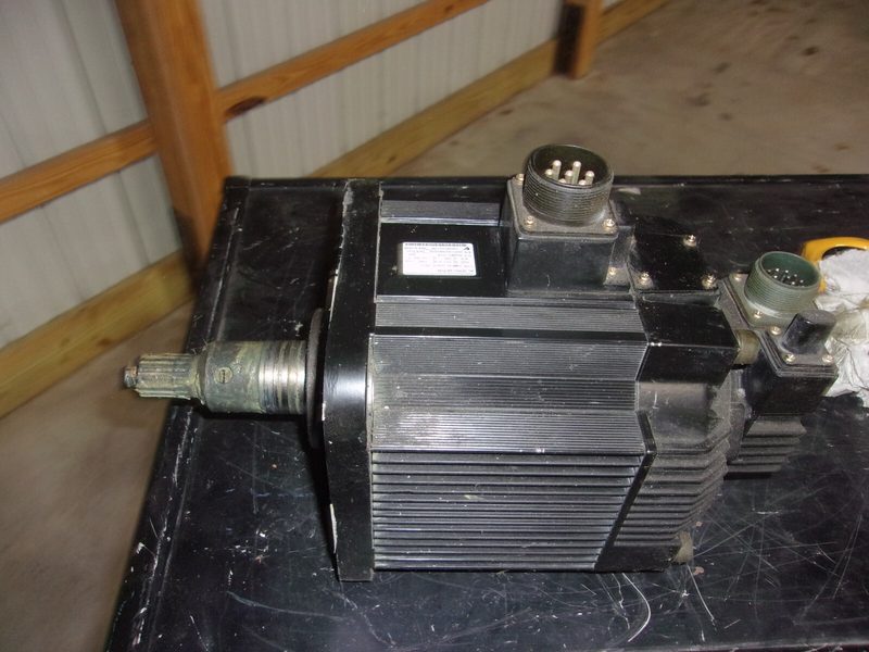 Серводвигатель Yaskawa SGMGH-30A2A-YR33