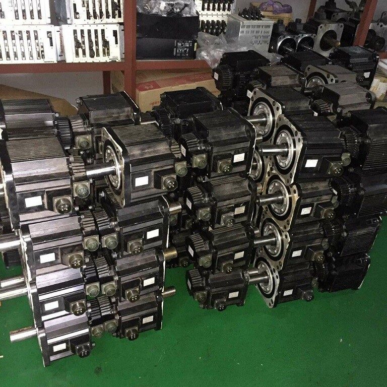 Серводвигатель Yaskawa SGMGV-09D3W-YG25