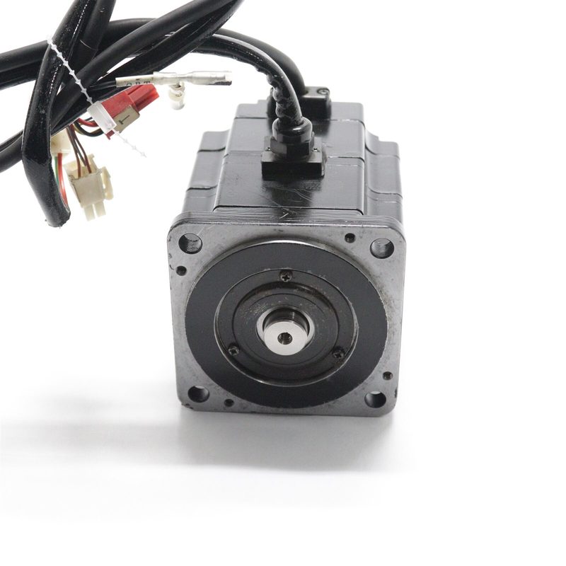 Серводвигатель Yaskawa SGMPH-02A1A-YR32