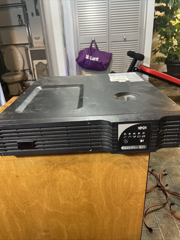 Tripp Lite SMART3000RM2U