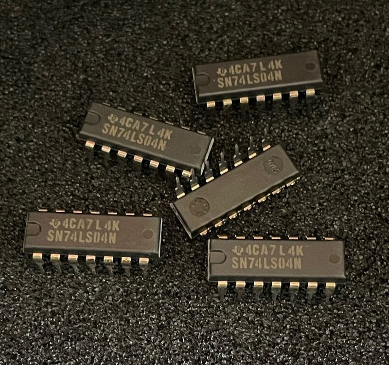 Микросхема Motorola SN74LS04N