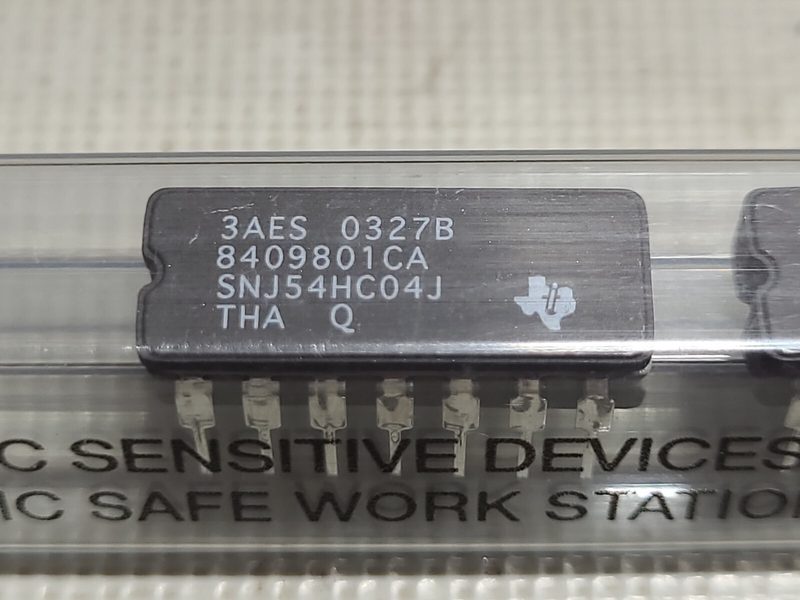 Микросхема SNJ54HC04J