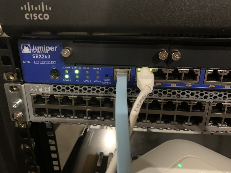 Межсетевой экран Juniper SRX240H-POE