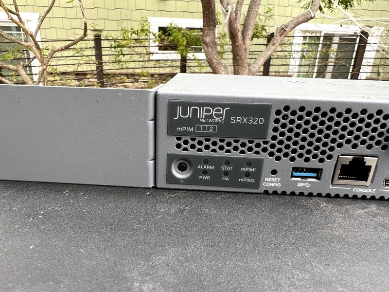 Межсетевой экран Juniper SRX320-SYS-JE