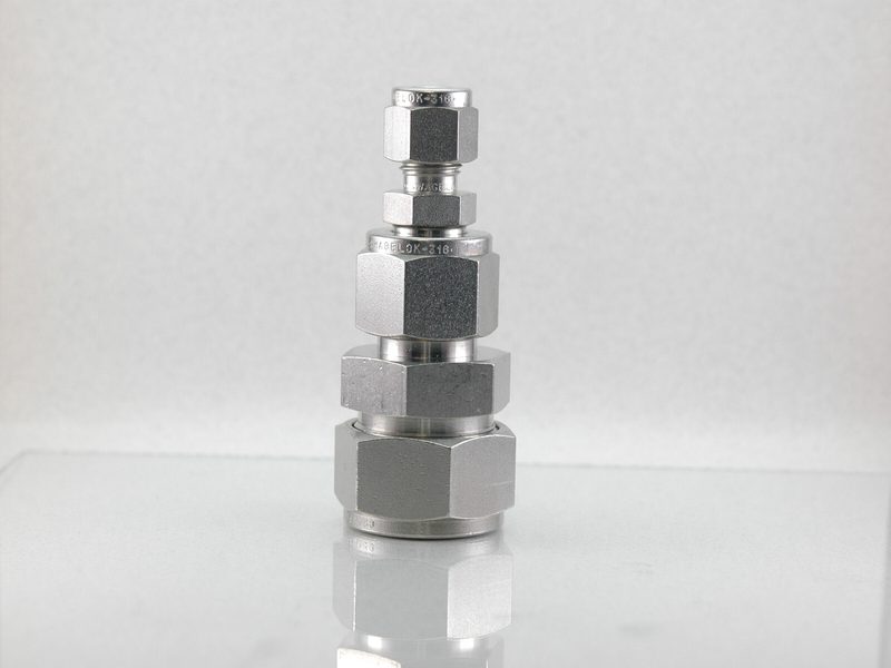 Фитинг Swagelok SS-1210-6-4