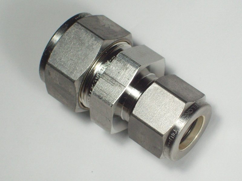 Фитинг Swagelok SS-1210-6-8