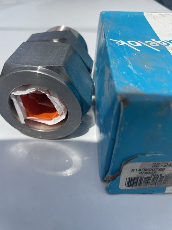 Фитинг Swagelok SS-2400-1-24