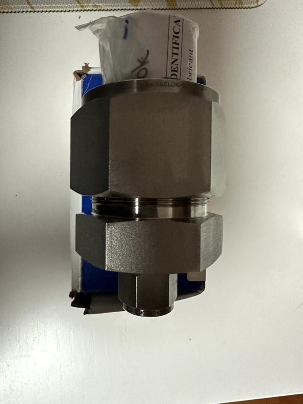 Фитинг Swagelok SS-2400-6-8