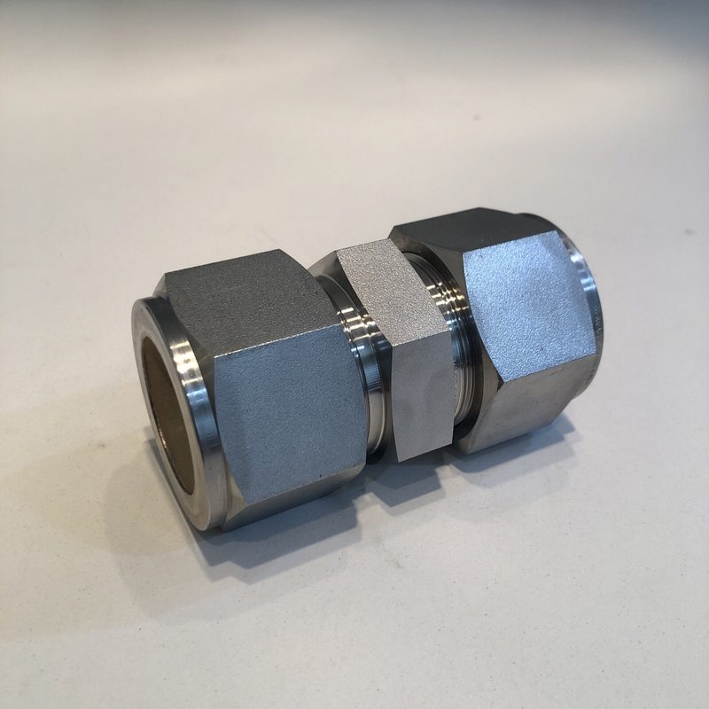 Фитинг Swagelok SS-2400-6
