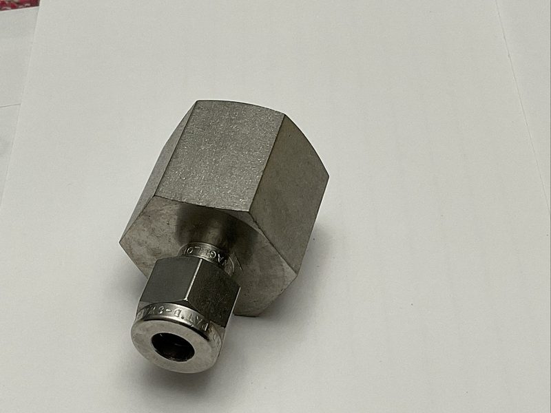 Фитинг Swagelok SS-400-7-8RT
