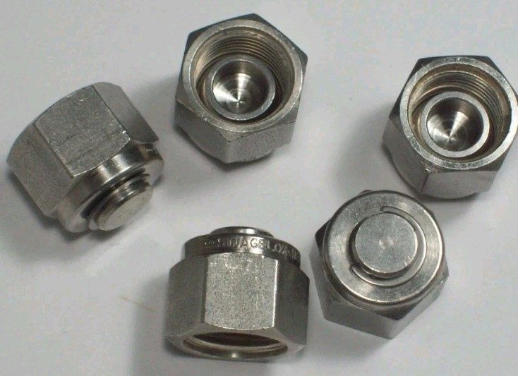 Фитинг Swagelok SS-600-P