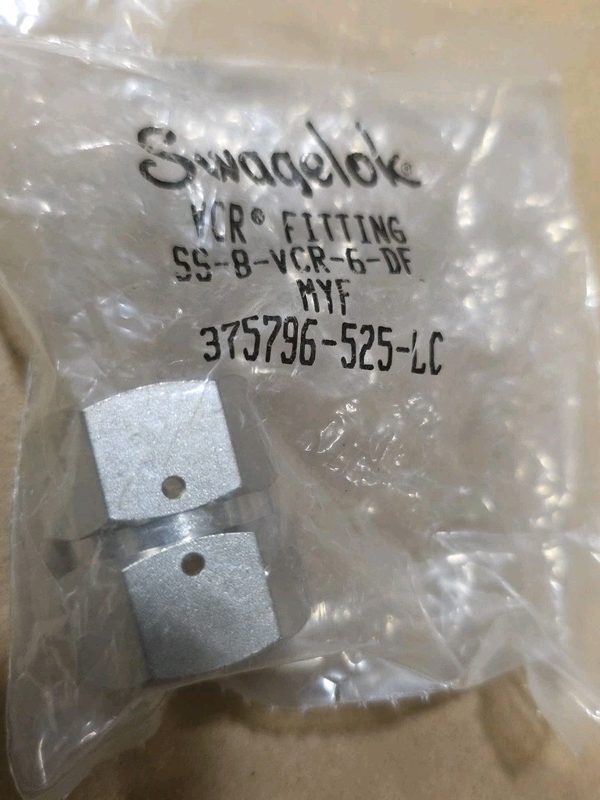 Фитинг Swagelok SS-8-VCR-6-DF-4