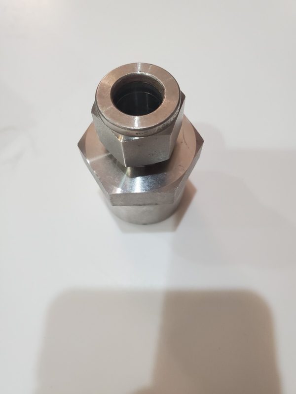 Фитинг Swagelok SS-810-1-16W