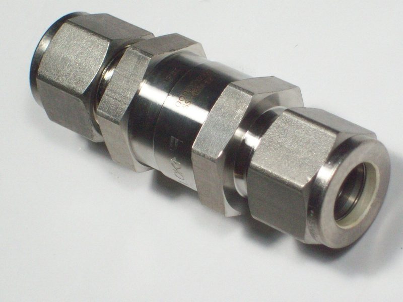 Клапан Swagelok SS-CHS8-EP-1