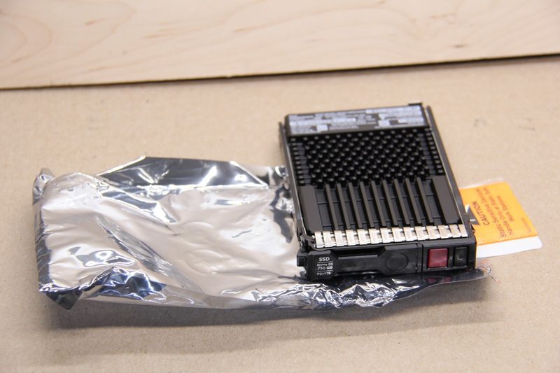 SSD-накопитель Intel SSDPE21K750GA